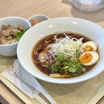 自家製麺 フラワー - 濃厚しょうゆ