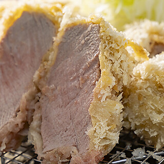 上質なブランド肉や特注品のパン粉など、素材にもこだわり