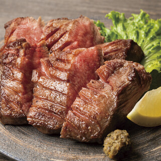 創作料理をはじめ、牛タン・ハラミ・鶏モモなどの炭火焼が自慢！