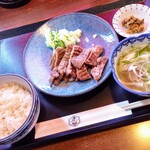 炭焼牛たん 赤兵衛分店 - 牛たん定食 中