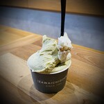 GELATO&CAFFEいざわ苺園 - ちょっぴり、ひと口アーモンド♫ こちらも濃厚で香ばしい♪