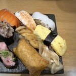 鮨 酒 肴 杉玉 - 穴子・玉・サーモン・烏賊・いなり・海老など。