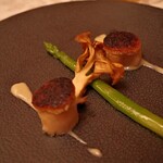 DINING 六区 - 帆立貝柱の炙り焼き　アーモンドバター風味