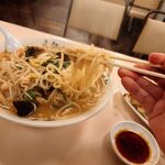 味の古久家 - 麺リフトアップ