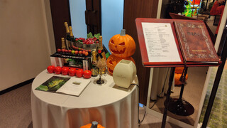 Restaurant Lumiere - Restaurant Entrance