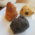 ブック&カフェ こ・らっしぇ - ランチセットのパンはおかわりOK