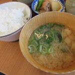 ブック&カフェ こ・らっしぇ - なないろプレートのご飯、味噌汁