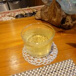 268404900 - ◯ジャスミンティー
                        水の代わりだとシェフが話されていた
                        冷えたジャスミンティは爽やかな美味しさ