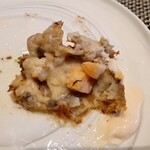 フレンチレストラン I.Hara - コロッケの中は
      お好み焼きに通づる様な小麦のトロミ感ある味わいと
      旨味感があって美味しいなあ