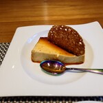 フレンチレストラン I.Hara - ◯さつまいものプリン
      胡麻味の香ばしさが心地良い美味しさだった
      
      ふくよかなカスタードの旨味感
      上は焼かれて香ばしい味わい
      たっぷりカラメルの洋酒感（ラム酒❔）と
      心地良いほろ苦さが良いなあ♪