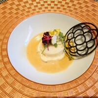 フレンチレストラン I.Hara - その下には
                      マンダラという魚の身と
                      ホタテ、ズワイガニのムースがあり
                      
                      ホワッと柔らかなムース感で
                      確かにかなり柔らかいなあ
                      
                      ホタテ、蟹の旨味感が優しくて美味しく