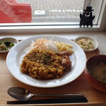 トーコーキッチン - ドライチキンカレー 副菜二品、豚汁