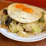 大元 - カウンター席の上の照明(ドーナツ型蛍光灯！)が切れて少し薄暗く、なんだか趣がある^_^