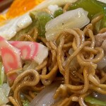大元 - 強く揚げてない感じの麺は時間が経ってもしっとりする以上にはスープを吸わず、いい感じで最後まで食べられた。なぜ？見た目にあんまり多孔質な感じがしないのは確か。