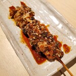 鈴木屋 - ヒモ(シロ)のスタミナ。普通のたれよりパンチのあるスタミナたれがぴったり！