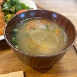 キッチンよい一日 - 汁椀は追加料金の無い具だくさん味噌汁を選びました。