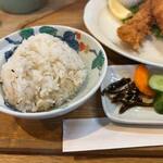 キッチンよい一日 - 定食のご飯や汁椀は選べたんで私はご飯は八穀米を選んでみました。