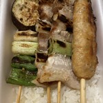 ハセガワストア - やきとり弁当 バラエティかな？でも鶏串ないな…