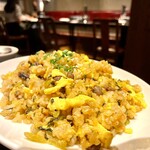 TRATT. USHIGORO - 和牛と高菜のガーリックライス