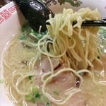 久留米や　いのうえ - 充分濃厚で奥深い豚骨スープです。