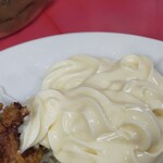 一楽ラーメン - 唐揚げをマヨに付けながら食べるとバイ