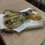 信州そば処 小木曽製粉所 - 天ぷら(ナス・ちくわ)