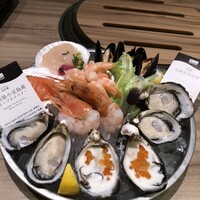 エイス シー オイスターバー&グリル ルクア大阪店 - 生牡蠣6個カクテルシュリンプ、生ホタテ貝柱などなど エイス シー オイスターバー&グリル ルクア大阪店 - 生牡蠣6個カクテルシュリンプ、生ホタテ貝柱などなど