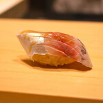 鮨 めい乃 - アジ。このフォルム、かっこいい。