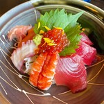 厨 - 海鮮丼のアップです