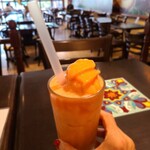 Urth Caffé - ストローはビッグサイズ