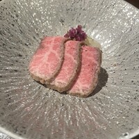 鉄板焼き 牛鳴 - 低温調理された和牛の昆布締め