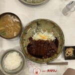 名古屋名物 みそかつ 矢場とん 名古屋駅エスカ店 - 