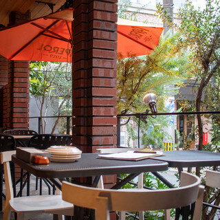 ﾐｹｰﾚ自慢の石窯が見える広々としたﾃﾗｽでｲﾀﾘｱ気分‼