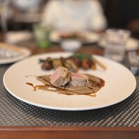 La vie - ナッツの夜をまとった宮崎まるみ豚フィレ肉のロースト