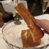 AKARENGA STEAK HOUSE - 名物チーズブレッド