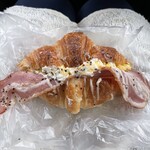 パン処 山奥 - エッグベーコンクロワッサン　380円