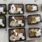 ワタナベ食品 直売店 - お弁当コーナー
      2024/10/22
      海鮮フライ弁当 410円