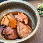 日本料理 TOBIUME - ⑲真鯛(季節名:紅葉鯛、福岡県芦屋産)&牛蒡(福岡県若松産)&椎茸(福岡県若松産)&紅葉人参(福岡県若松産)の梅煮
      酔っ払いに優しい梅煮、ホッとする美味しさ
      ⑳小松菜の胡麻酢和え