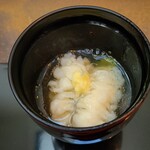 日本料理 TOBIUME - ②骨切り鱧(福岡県芦屋産)&木耳(福岡県小倉南産)&生姜の本葛餡(福岡県秋月産)焚き、摺り卸し生姜載せ 
      鱧の旨み、木耳も抜群に良い、本葛のトロりとした餡もまた良いですね