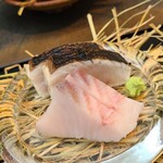 日本料理 TOBIUME - ⑭秋鰆(福岡県岡垣産、5.8kg、船上放血神経〆)の腹身
      産卵は春～初夏、旬は秋～冬
      ⑮秋鰆(福岡県岡垣産、5.8kg、船上放血神経〆)の背身タタキ、新米藁(福岡県若松産)燻し