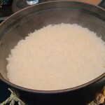 日本料理 TOBIUME - ⑱白ご飯(ブランド名:かわち清流米、品種:夢つくし・福岡県河内産)
      小学校の児童の田植え体験なども行っている農家さんのお米、この辺りは地域に根差した田代シェフらしいです