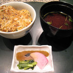 コルザ - ガーリックライスと赤だし味噌汁