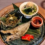 自遊庵 ねぎぼうず - 前菜(ミズの実、小松菜のお浸し、ホタルイカの沖漬け、サツマイモのレモン煮、メヒカリの唐揚げ)