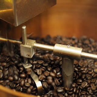 自家焙煎コーヒーを堪能。おすすめはほろ苦ブレンド「豆のまま」