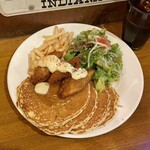 カフェ マチルダ - フィッシュフライ＆タルタルソースパンケーキ
