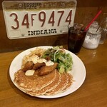 カフェ マチルダ - フィッシュフライ＆タルタルソースパンケーキ
      アイスコーヒー