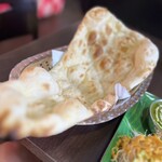 カマル - まかないカレーセット
※ ナン （おかわりOK）