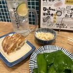 肉汁餃子と煮込みの酒場。しんちゃん - 