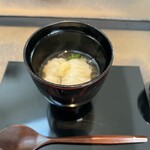 日本料理 TOBIUME - "名残り　　秋月"
      骨切り鱧（福岡県芦屋産）＆木耳（福岡県小倉南産）＆生姜の本葛餡（福岡県秋月産）焚き、摺り卸し生姜載せ