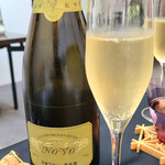 日本料理 TOBIUME - NOVO BRUT（のぼ・ブリュット）こころみ学園2019（スパークリングワイン、栃木）
      葡萄品種：リースリング・リオン
      95%、プティ・ヴェルドー4%、アルバリーニョ 1%